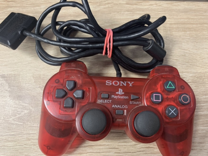 картинка Джойстик DualShock 2 Прозрачный красный PlayStation 2 Б/У. Купить Джойстик DualShock 2 Прозрачный красный PlayStation 2 Б/У в магазине 66game.ru